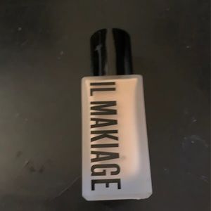 Used Il makiage foundation. Shade #50